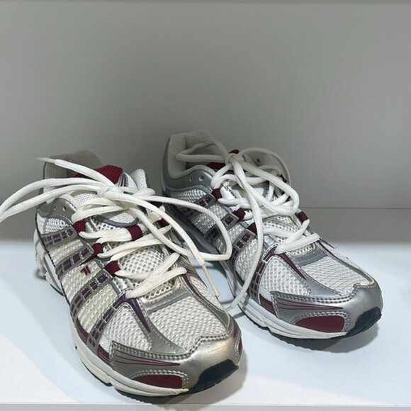 Fila Women’s Sneakers - Picture 8 of 9